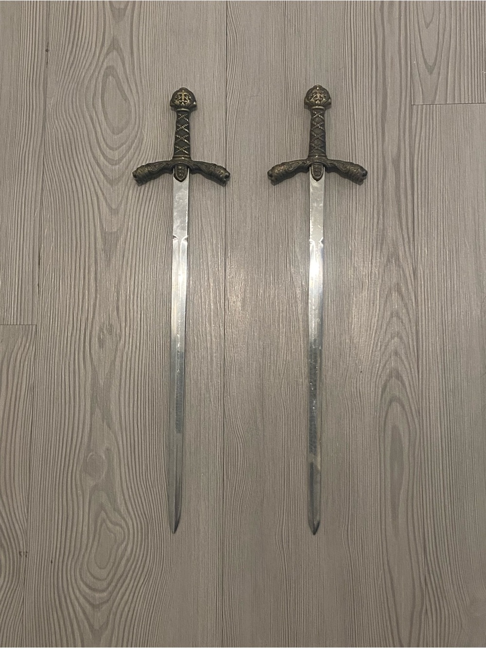 PAIR OF 17.5" STAINLESS STEEL EXCALIBUR SWORD REPLICA DAGGER DECOR